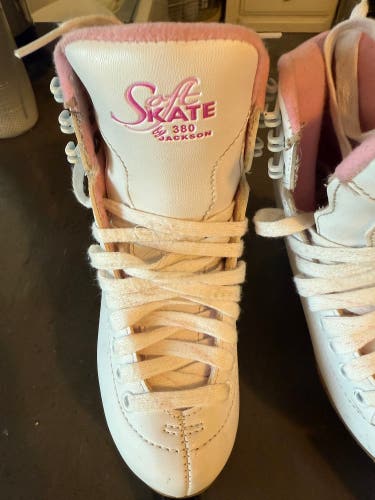 Figure Skates B Junior 1 (Used)