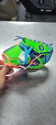 Used Franklin 9.5 BB/SB Glove RH Throw None 9 1/2" 11497-S000153859