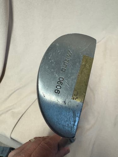 Silver Unisex Mizuno Mallet 0606 Right Handed Putter Uniflex 35" (Used)