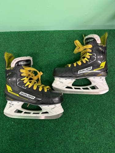Junior Bauer Supreme M4 Hockey Skates (Regular) Size 3.5 (Used)