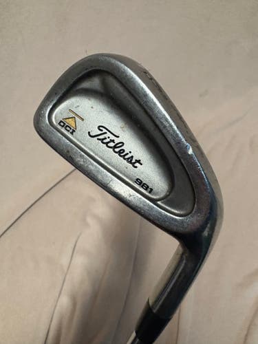 Men's 4 iron Titleist DCI 981 Right Handed Uniflex Steel Shaft (Used)