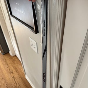 Senior Bauer Vapor Team Right Handed Hockey Stick P28 77 Flex (New)