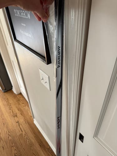 Senior Bauer Vapor Team Right Handed Hockey Stick P28 77 Flex (New)