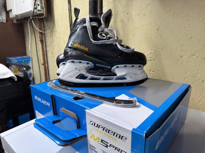 2022 Bauer Supreme M5 Pro Hockey Skates Regular Width Size 5 (Used)