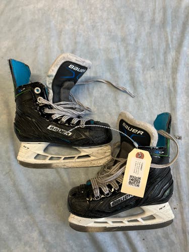 Youth Bauer X-LP Hockey Skates Regular Width 12 (Used)