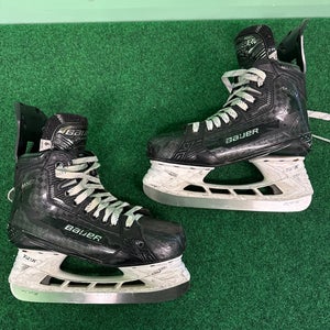 Intermediate Bauer Supreme Mach Hockey Skates (Fit 2) Size 6 (Used)