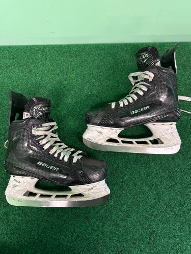 Intermediate Bauer Supreme Mach Hockey Skates (Fit 2) Size 6 (Used)