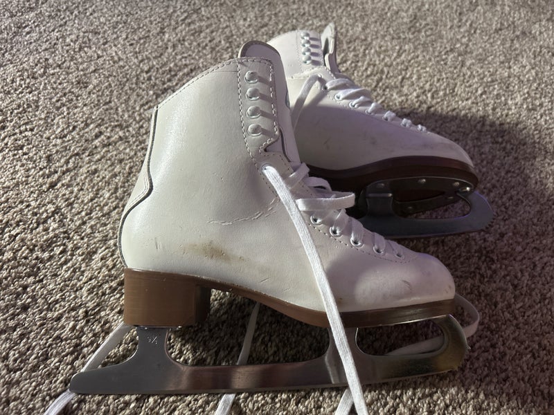 Jackson Ultima Figure Skates A Adult 5 (Used)