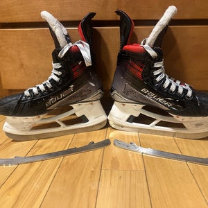 2023 Bauer Vapor X5 Pro Hockey Skates Regular Width Size 1.5 (Used)