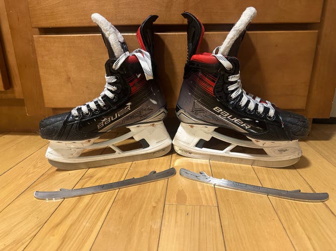 2023 Bauer Vapor X5 Pro Hockey Skates Regular Width Size 1.5 (Used)