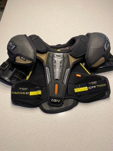 Medium Senior CCM Tacks AS-V Shoulder Pads (Used)