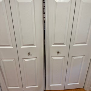 Bauer Vapor Hyperlite 2 Right Handed Hockey Stick P88 65 Flex