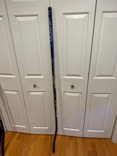 Intermediate Bauer Vapor Hyperlite Right Handed Hockey Stick P88 65 Flex (Used)