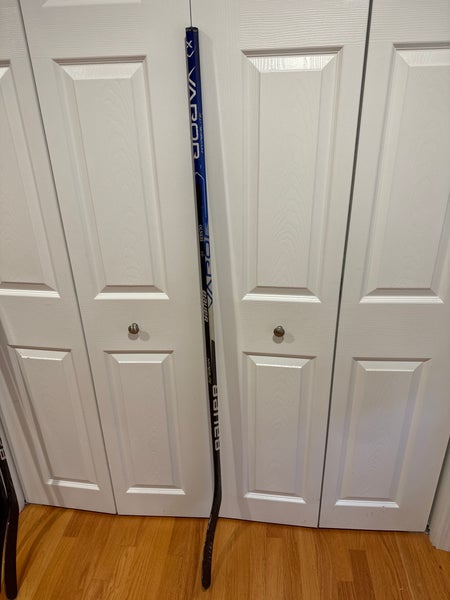 Intermediate Bauer Vapor Hyperlite Right Handed Hockey Stick P88 65 Flex (Used)