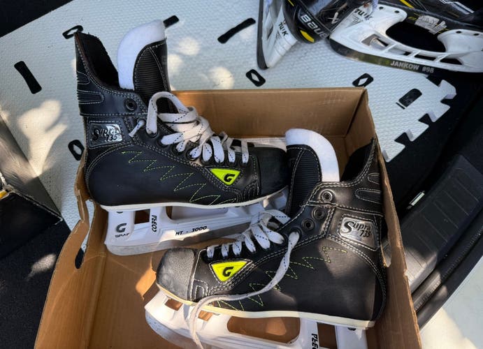 Graf Supra 735 Hockey Skates Size 4 (New)
