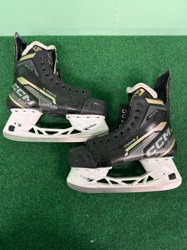 Senior CCM Tacks AS-570 Hockey Skates (Regular) Size 8 (Used)