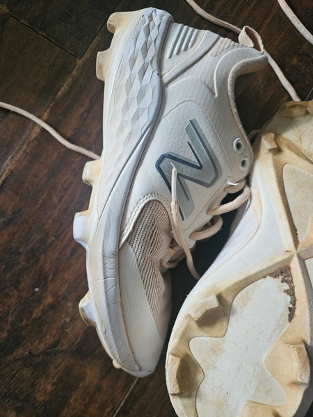 White Men's Size M 7.0 (W 8.0) New Balance (Used)