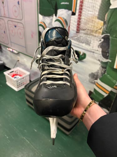 2024 True Catalyst 7x4 Hockey Goalie Skates Regular Width 7 (Used)