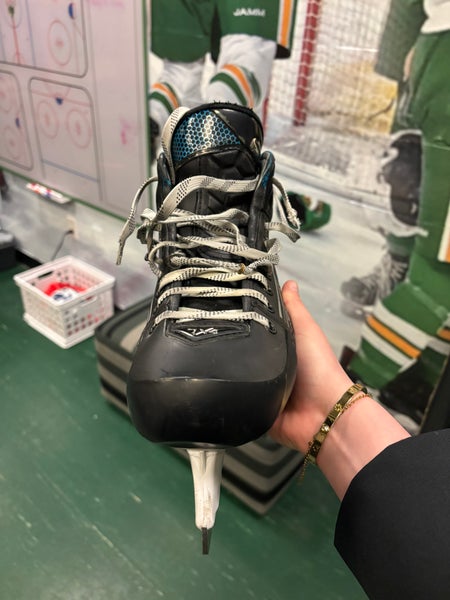 2024 True Catalyst 7x4 Hockey Goalie Skates Regular Width 7 (Used)