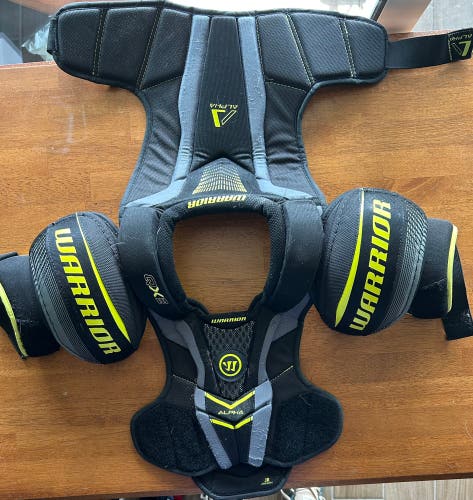 Men's Large Junior Warrior Alpha QX3 Shoulder Pads (Used)