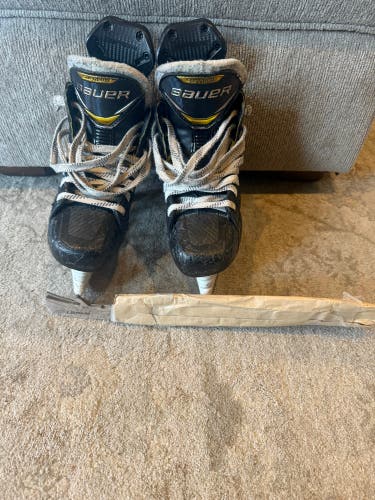 2020 Bauer Supreme 3S Pro Hockey Skates Regular Width Size 1.5 (Used)