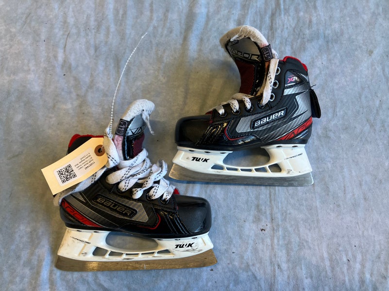 Youth Bauer Vapor X2.7 Hockey Goalie Skates Regular Width 11 (Used)