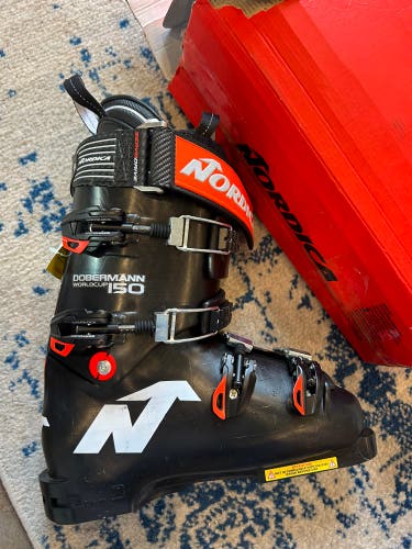 Mondo 24 & 24.5 Women's Nordica Dobermann All Mountain Ski Boots (New)