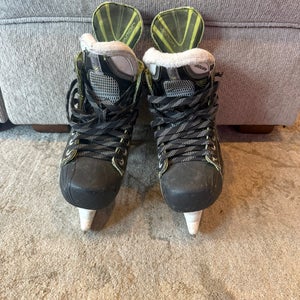 2013 Bauer Vapor X100 Hockey Skates Regular Width Size 5 (Used)