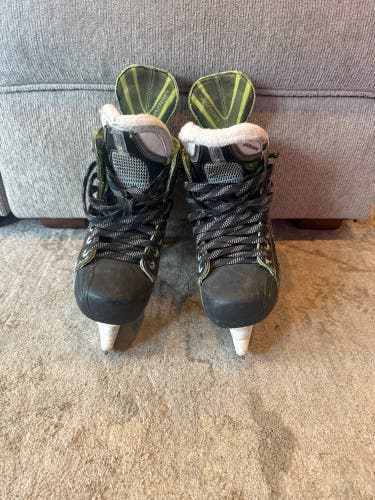 2013 Bauer Vapor X100 Hockey Skates Regular Width Size 5 (Used)