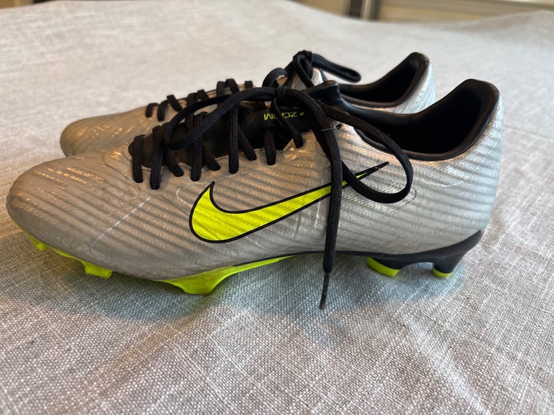 Silver Unisex 7Y (Big Kids / Youth) Nike Mercurial superfly 9 Molded Cleats Cleats (Used)