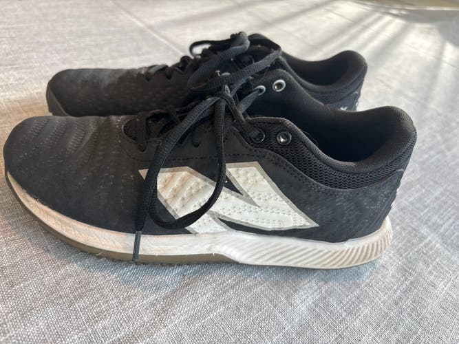 Black Men's 7Y (Big Kids / Youth) New Balance 4040v5 Low Top Turf Cleats (Used)