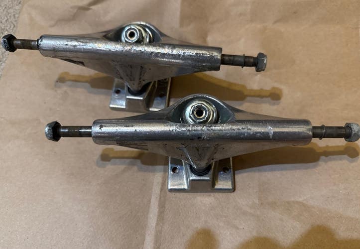 Venture Trucks Kadar Pro V Cast  Polished Skateboard Trucks 5.6 8.25   Pair