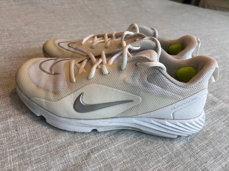 White Men's Size M 7.5 (W 8.5) Adult Nike Alpha Huarache 8 Pro Turf Low Top Turf Cleats (Used)