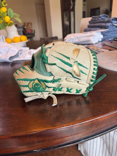 Pro series RH Pitcher's Baseball Glove 12" (Used)