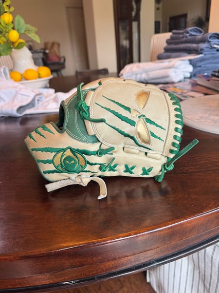 Pro series RH Pitcher's Baseball Glove 12" (Used)