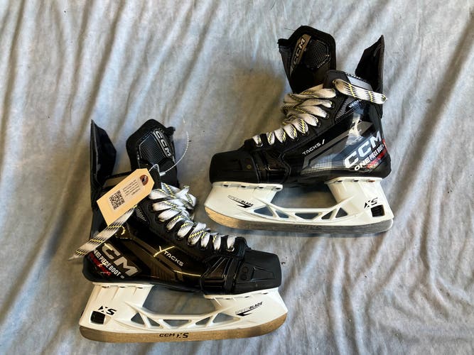 Intermediate CCM Tacks Vector (SMU) Hockey Skates Regular Width 6 (Used)