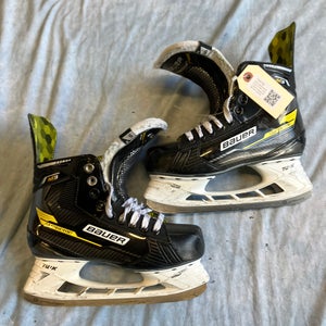 Intermediate Bauer Supreme M3 Hockey Skates Regular Width Size 5 (Used)