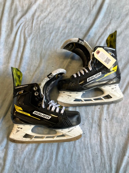 Intermediate Bauer Supreme M3 Hockey Skates Regular Width Size 5 (Used)