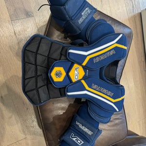 Small Vaughn V10 Pro Carbon Goalie Chest Protector (Used)