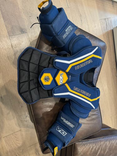 Small Vaughn V10 Pro Carbon Goalie Chest Protector (Used)