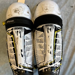 Junior CCM Tacks 9060 Shin Pads 12" (Used)