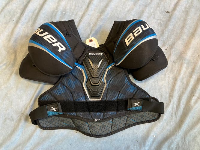Medium Intermediate Bauer X Shoulder Pads (Used)