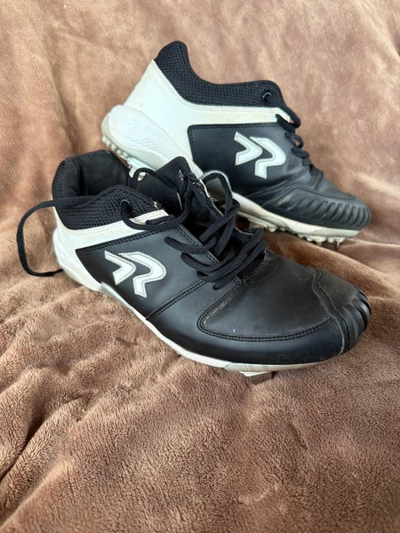 Black Women's Size M 11.0 (W 12.0) Ringor Low Top Metal (Used)