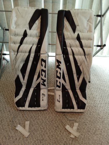 28" CCM Extreme Flex E4.5 Goalie Leg Pads (Used)