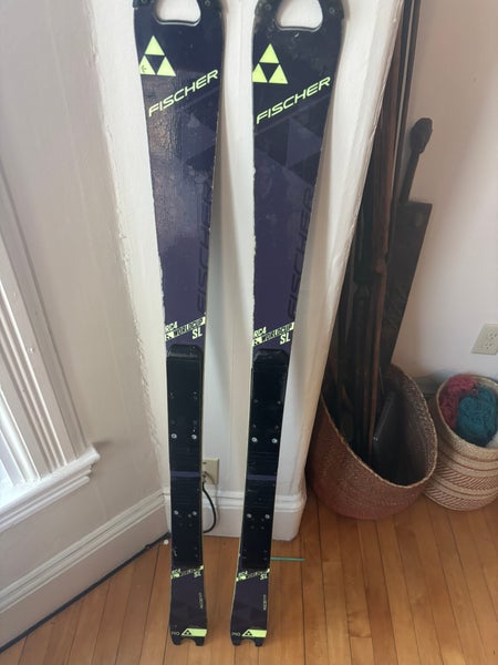Unisex Fischer RC4 Race JR 140 cm Racing Skis Without Bindings (Used)
