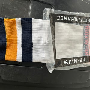 White Men's One Size Fits All Socks (New)