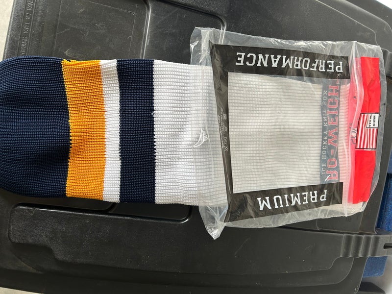 White Men's One Size Fits All Socks (New)