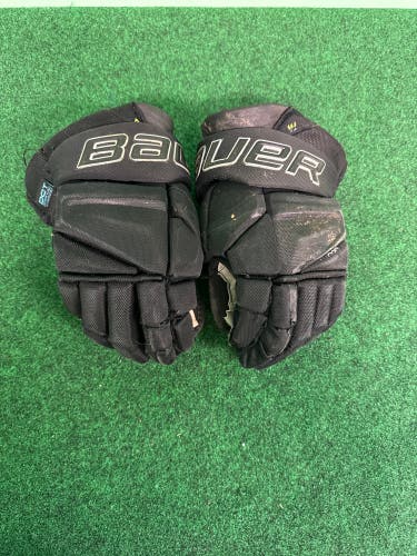 Black Senior Bauer Vapor Hyperlite Gloves 13" (Used)