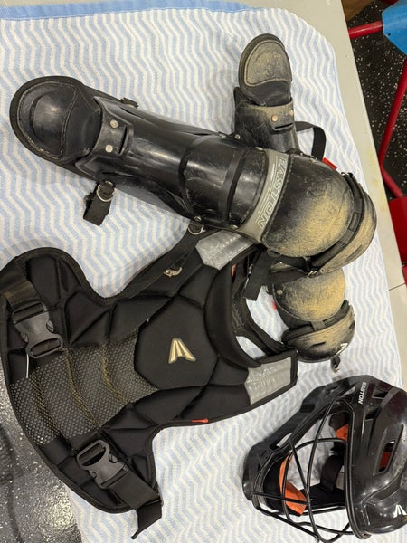 Youth Easton Jen schro Catcher's Combo (Used)