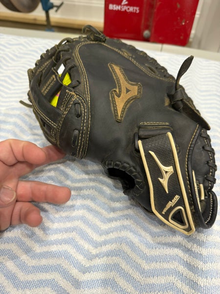 Mizuno Pro select RH Catcher's Softball Glove 32.5" (Used)